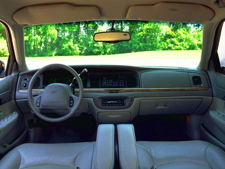  Ford Crown Victoria 1998 года  (фото 32 из 161)